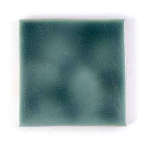 Maiolica artigianale 10x10 Blu Petrolio Marezzati Cerasarda vista frontale con effetto craquelรฉ.